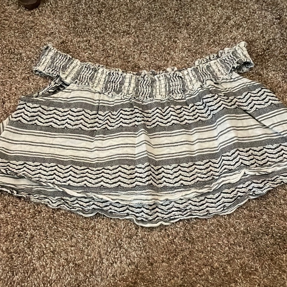Black, gray, and white off the shoulder crop top Size: M Brand: Rip Curl